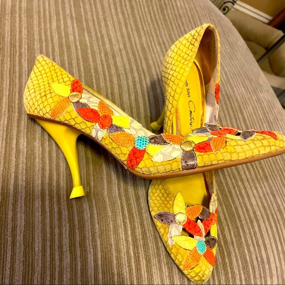 Cindy Says Couture yellow patch flower pattern heels size 8